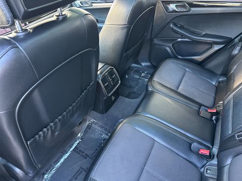 Used 2024 Porsche Macan image 13