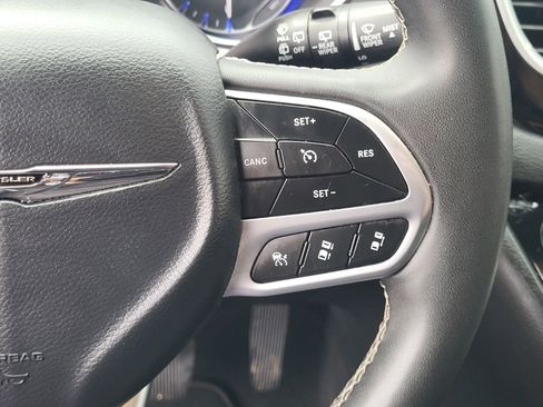 Used 2025 Chrysler Pacifica Select FWD image 28