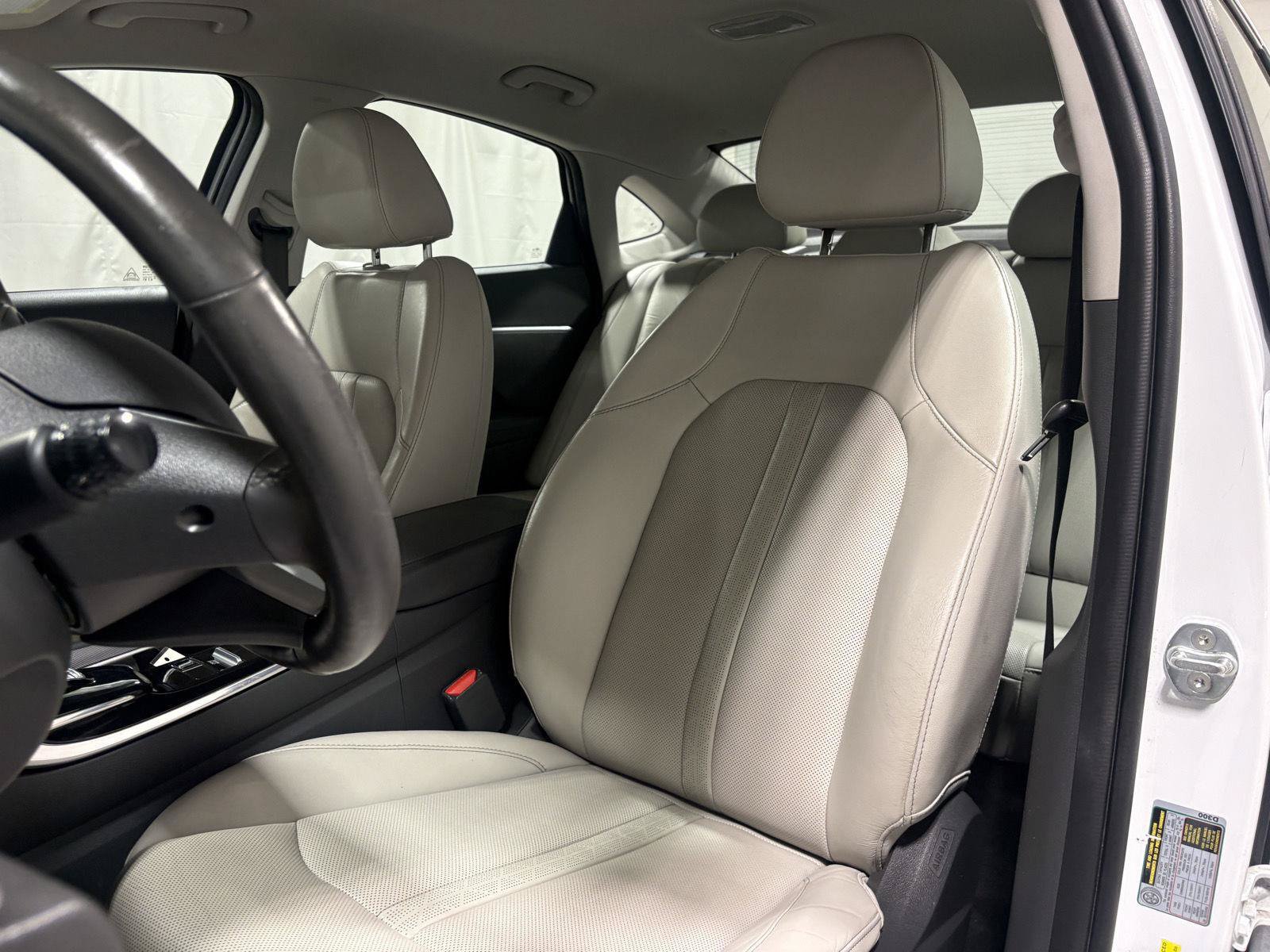 Used 2020 Hyundai Sonata SEL w/ Premium Package FWD image 3