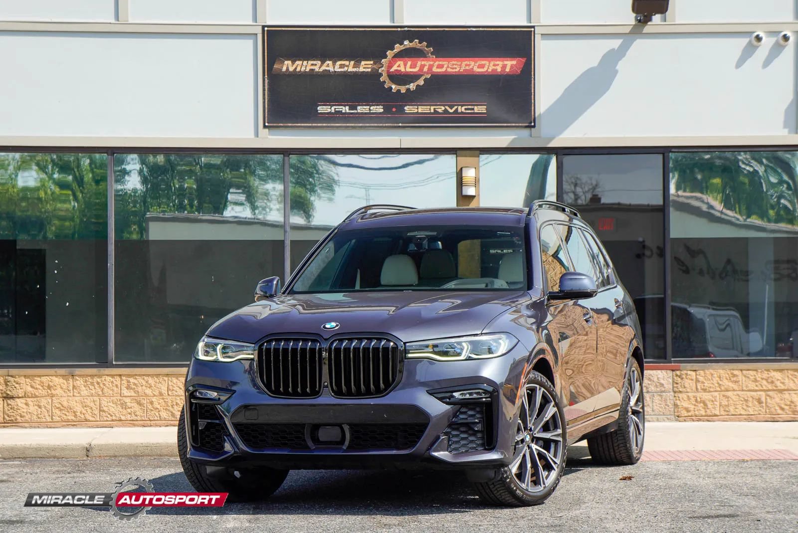 Used 2022 BMW X7 M50i AWD/4WD image 1