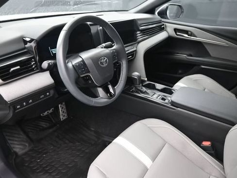 Used 2025 Toyota Camry SE w/ Convenience Package FWD image 18