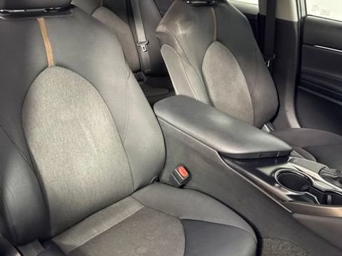 Used 2018 Toyota Camry LE FWD image 25