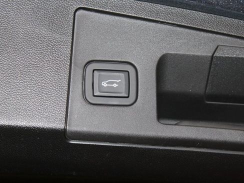 Certified 2022 Cadillac XT4 Luxury w/ Cold Weather Package image 26