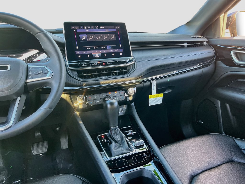 Used 2025 Jeep Compass Limited w/ Sun & Sound Group AWD/4WD image 23