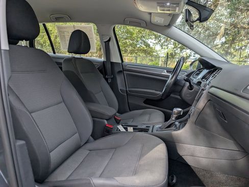 Used 2019 Volkswagen e-Golf SE w/ Driver Assistance Package image 17