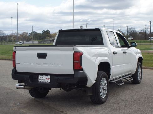 Used 2024 Toyota Tacoma SR image 17