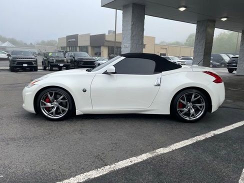Used 2017 Nissan 370Z Touring Sport RWD image 15