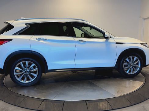 Certified 2022 INFINITI QX50 Essential image 9