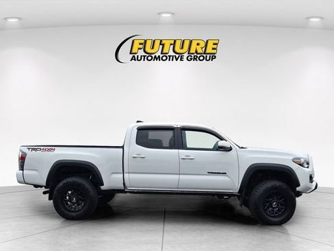 Used 2023 Toyota Tacoma TRD Off-Road w/ Advanced Technology Package AWD/4WD image 4
