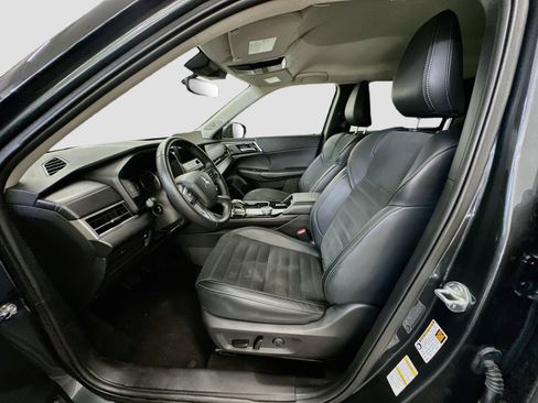 Used 2025 Mitsubishi Outlander SE AWD/4WD image 13