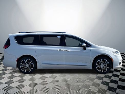 New 2026 Chrysler Pacifica Pinnacle FWD image 6