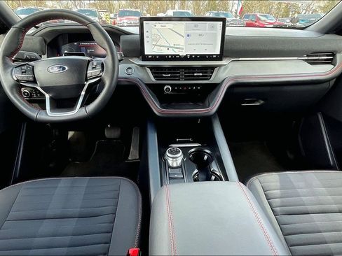 Used 2025 Ford Explorer ST-Line w/ ST-Line Street Pack image 14