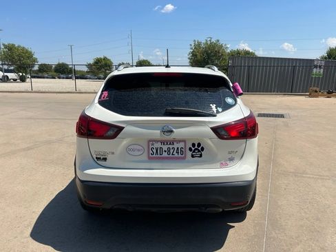 Used 2019 Nissan Rogue Sport SV FWD image 4