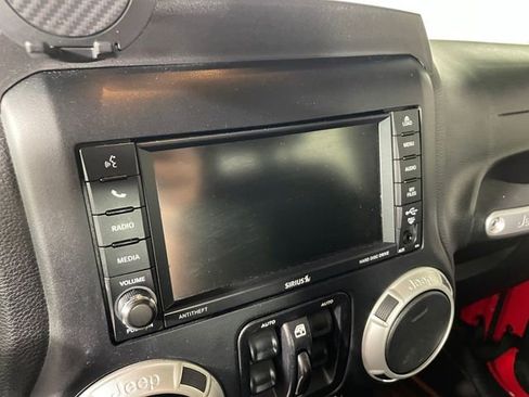 Used 2018 Jeep Wrangler Unlimited Sahara w/ Max Tow Package image 7