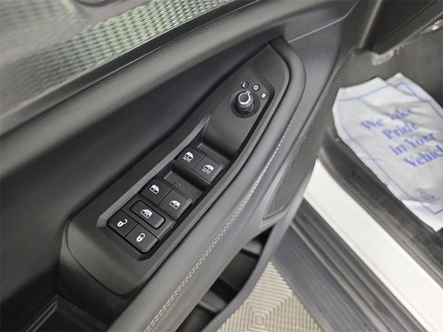 Used 2025 Jeep Grand Cherokee L Laredo image 19