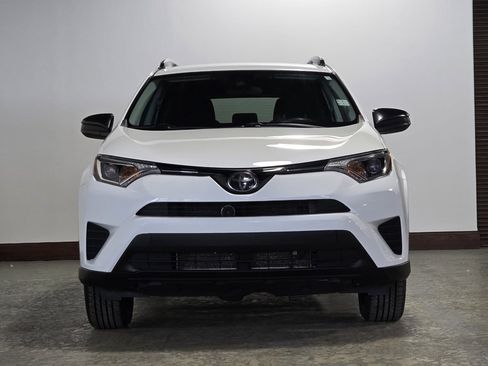 Used 2018 Toyota RAV4 LE image 2