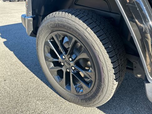 Used 2022 Jeep Wrangler Unlimited Sahara w/ Cold Weather Group image 22