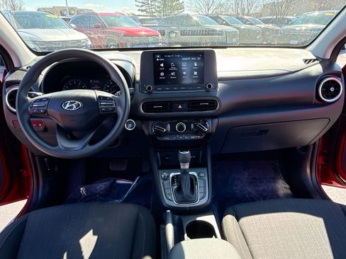 Used 2023 Hyundai Kona SEL image 3