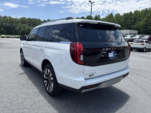 Used 2025 Ford Expedition Platinum w/ Driver's Package AWD/4WD image 6