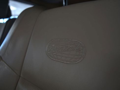Used 2019 Jeep Grand Cherokee Overland AWD/4WD image 12
