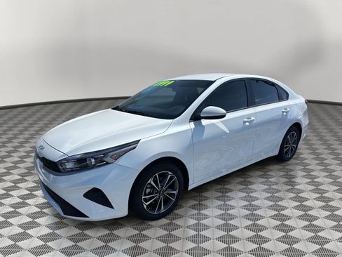Used 2024 Kia Forte LXS FWD image 7