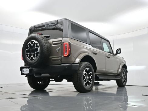 Used 2025 Ford Bronco Outer Banks image 49