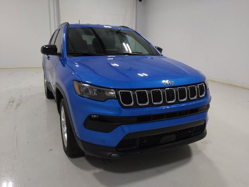 Used 2023 Jeep Compass Latitude AWD/4WD image 14