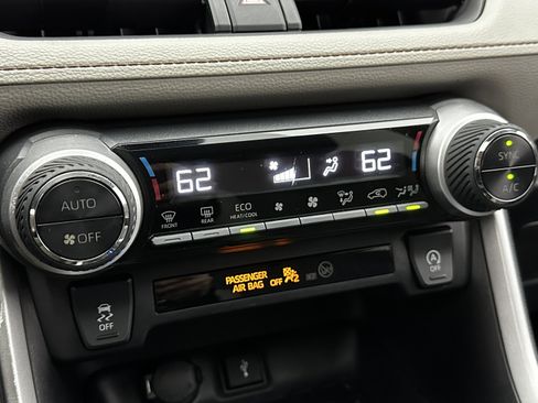 Used 2020 Toyota RAV4 XLE w/ Convenience Package image 17