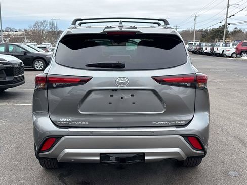 New 2026 Toyota Highlander Platinum AWD/4WD image 3