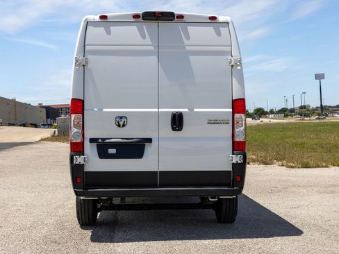 Used 2023 RAM ProMaster 2500 FWD image 6
