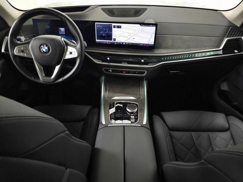 Used 2025 BMW X7 xDrive40i w/ Parking Assistance Package AWD/4WD image 14