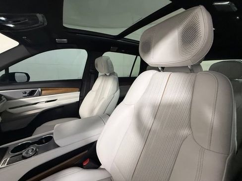 Used 2026 Cadillac Vistiq Luxury w/ LPO, Floor Liner Package AWD/4WD image 18