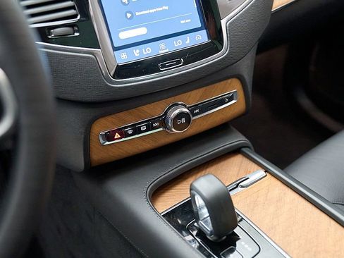 Certified 2025 Volvo XC90 B6 Plus AWD/4WD image 16
