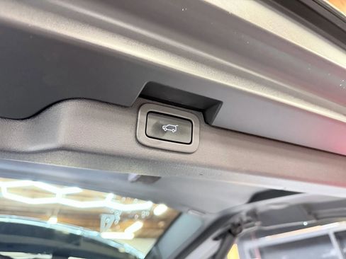 Used 2020 Land Rover Discovery HSE Luxury image 21