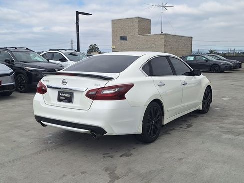 Used 2017 Nissan Altima 2.5 SR w/ Midnight Edition Package FWD image 5