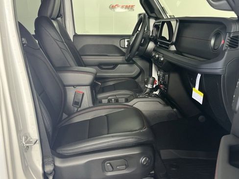 New 2025 Jeep Wrangler Unlimited Rubicon w/ XTREMEE 35" Tire Package image 30