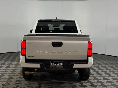 Used 2025 Toyota Tacoma SR5 AWD/4WD image 9