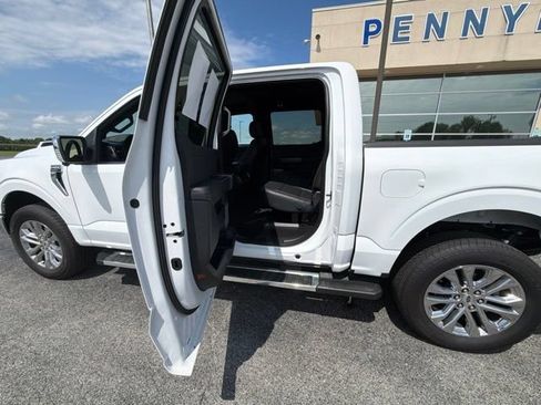 Used 2025 Ford F150 Lariat w/ Equipment Group 502A High AWD/4WD image 14