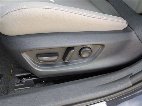Used 2026 Toyota Camry SE w/ Convenience Package FWD image 4