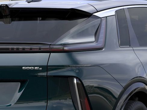 New 2026 Cadillac Lyriq Signature Luxury AWD/4WD image 11