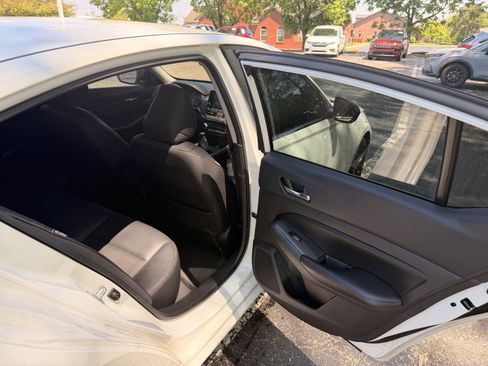 Used 2020 Nissan Altima 2.5 SR FWD image 13