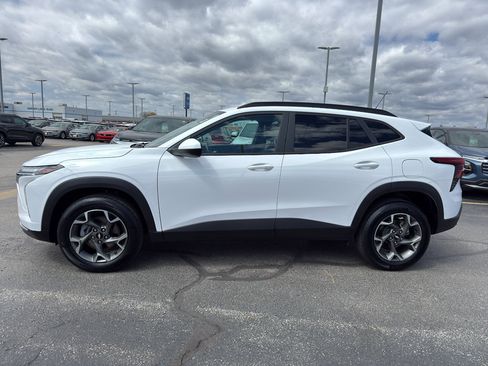 Used 2024 Chevrolet Trax LT w/ Driver Confidence Package FWD image 6
