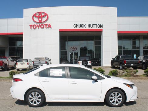Used 2026 Toyota Corolla LE FWD image 9
