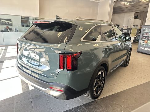 Used 2025 Kia Sorento EX image 9