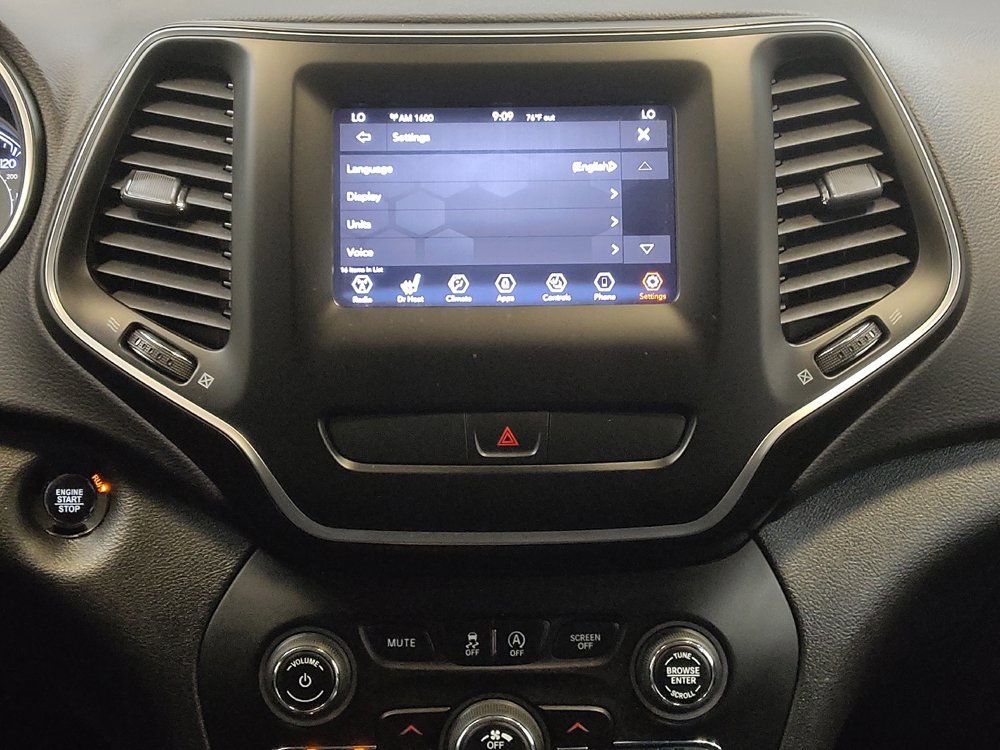 Used 2019 Jeep Cherokee Latitude Plus w/ Comfort/Convenience Group AWD/4WD image 25