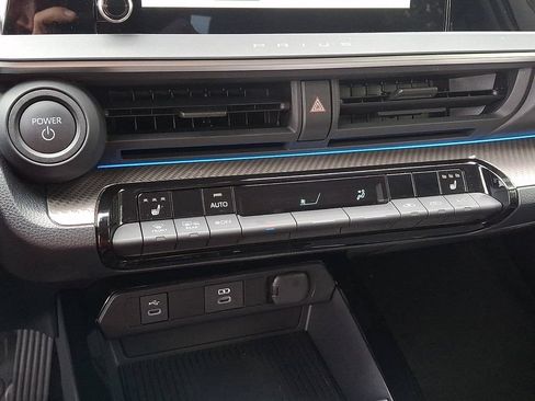 Used 2025 Toyota Prius XLE AWD/4WD image 16