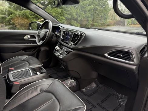 Used 2019 Chrysler Pacifica Limited w/ Advanced Safetytec Group image 11