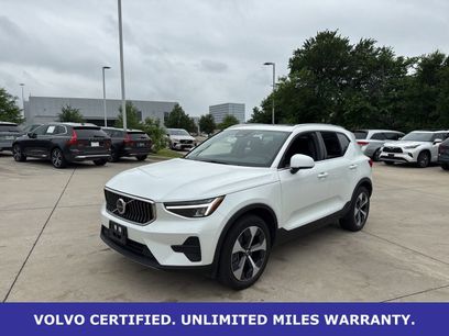 Used 2025 Volvo XC40 B5 Core