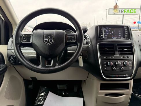 Used 2019 Dodge Grand Caravan SE w/ UConnect Hands-Free Group image 29