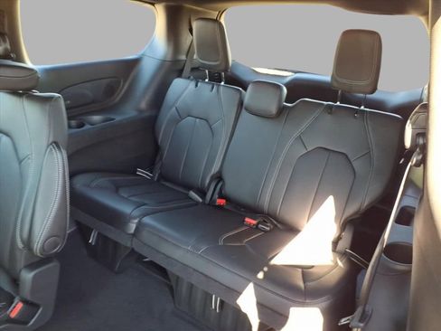 New 2026 Chrysler Pacifica Select image 25